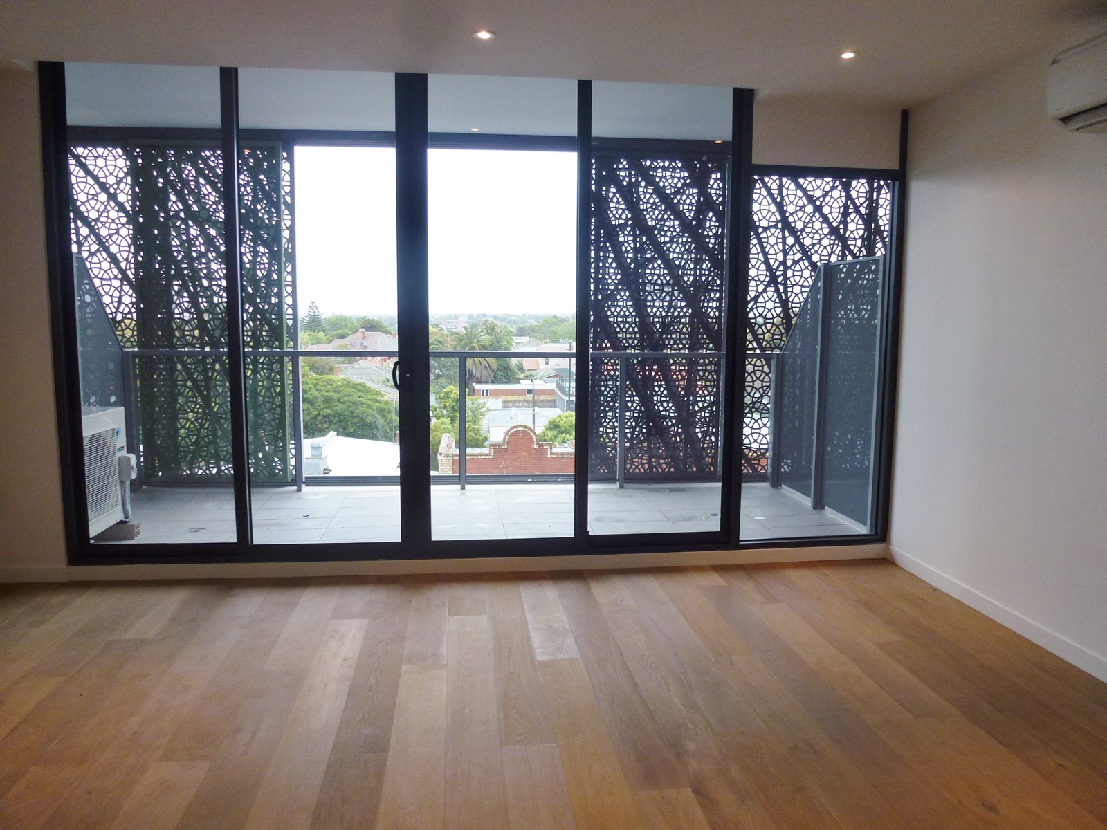 Gallery: 306/380 Bay Street