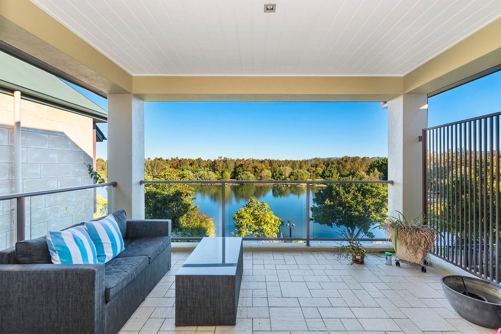 3067 Quay South Drive CARRARA 2