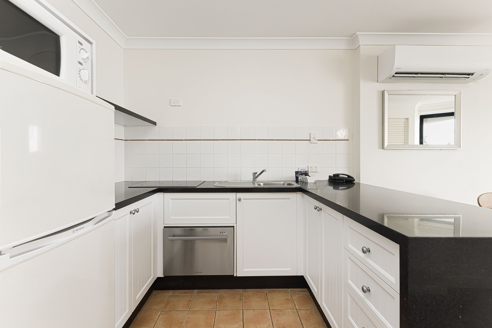 306/99 Griffith Street COOLANGATTA 2