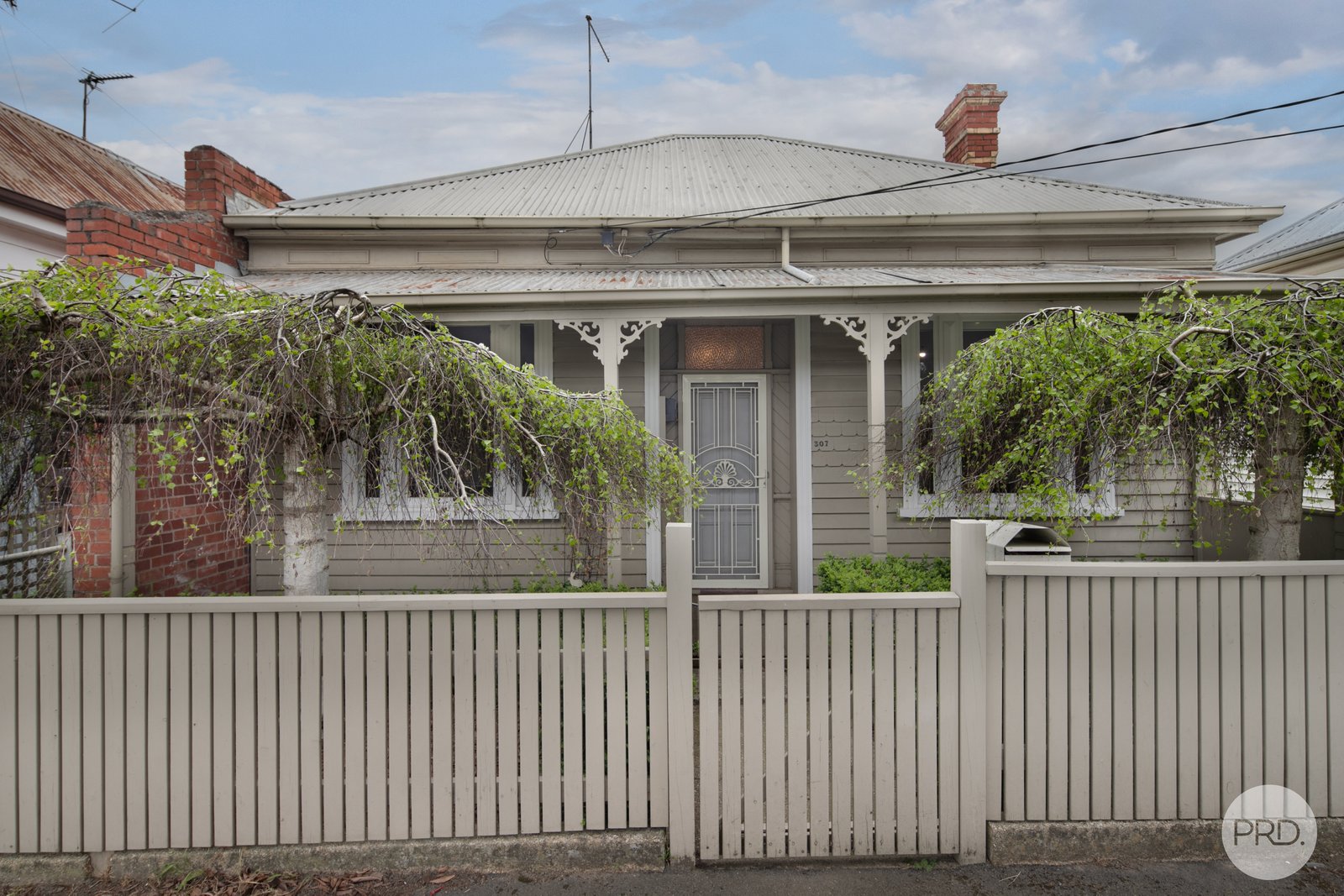 307 Peel Street North BLACK HILL 1