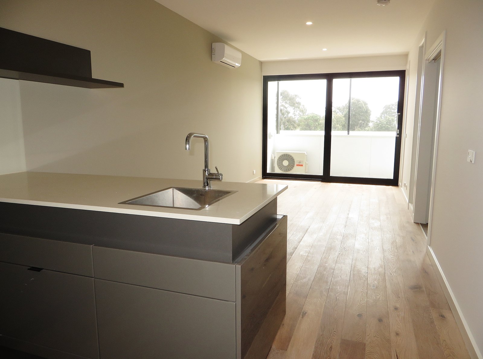 Gallery: 3.07/218 Bay Road