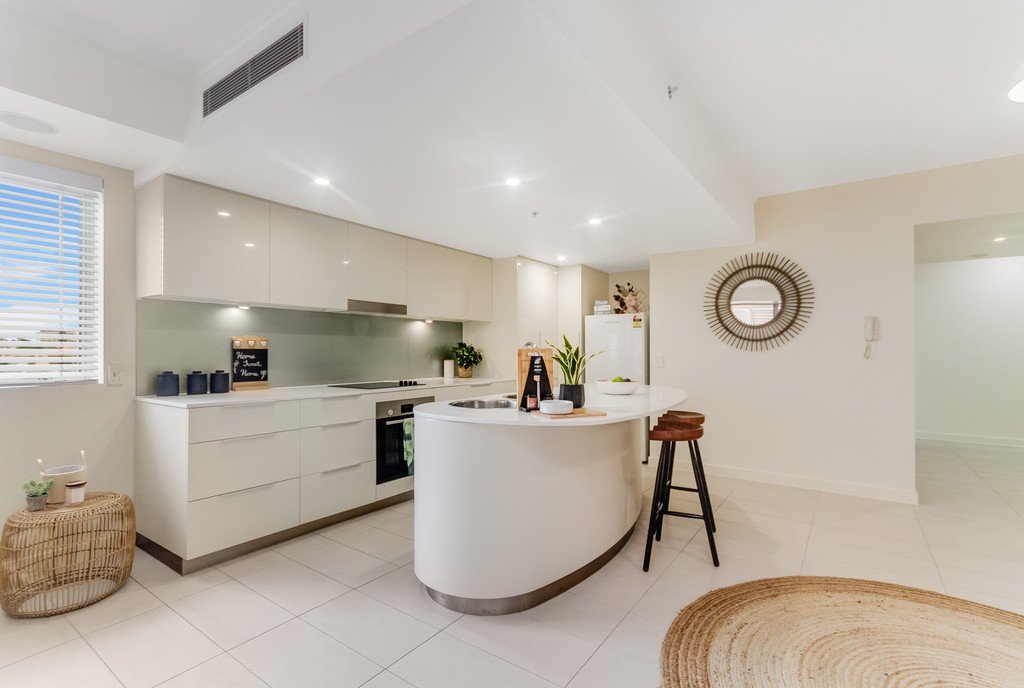 307/3 McLean Street COOLANGATTA 5