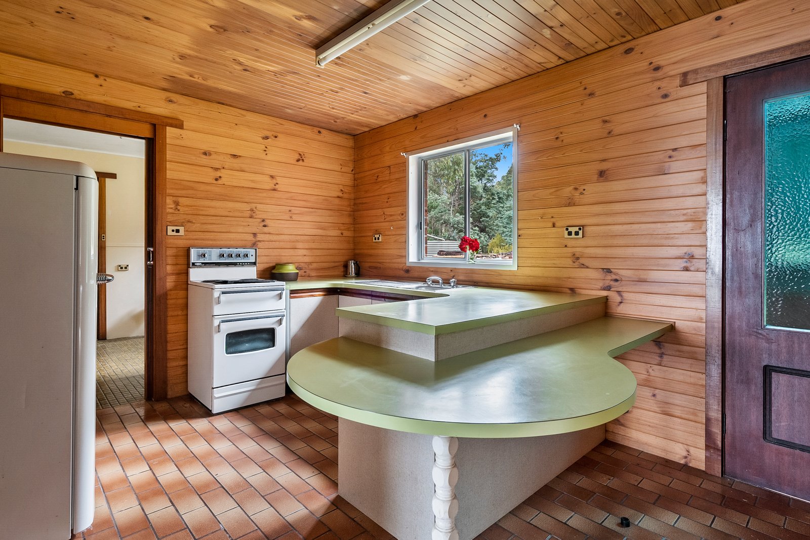 3074 Channel Highway KETTERING 10