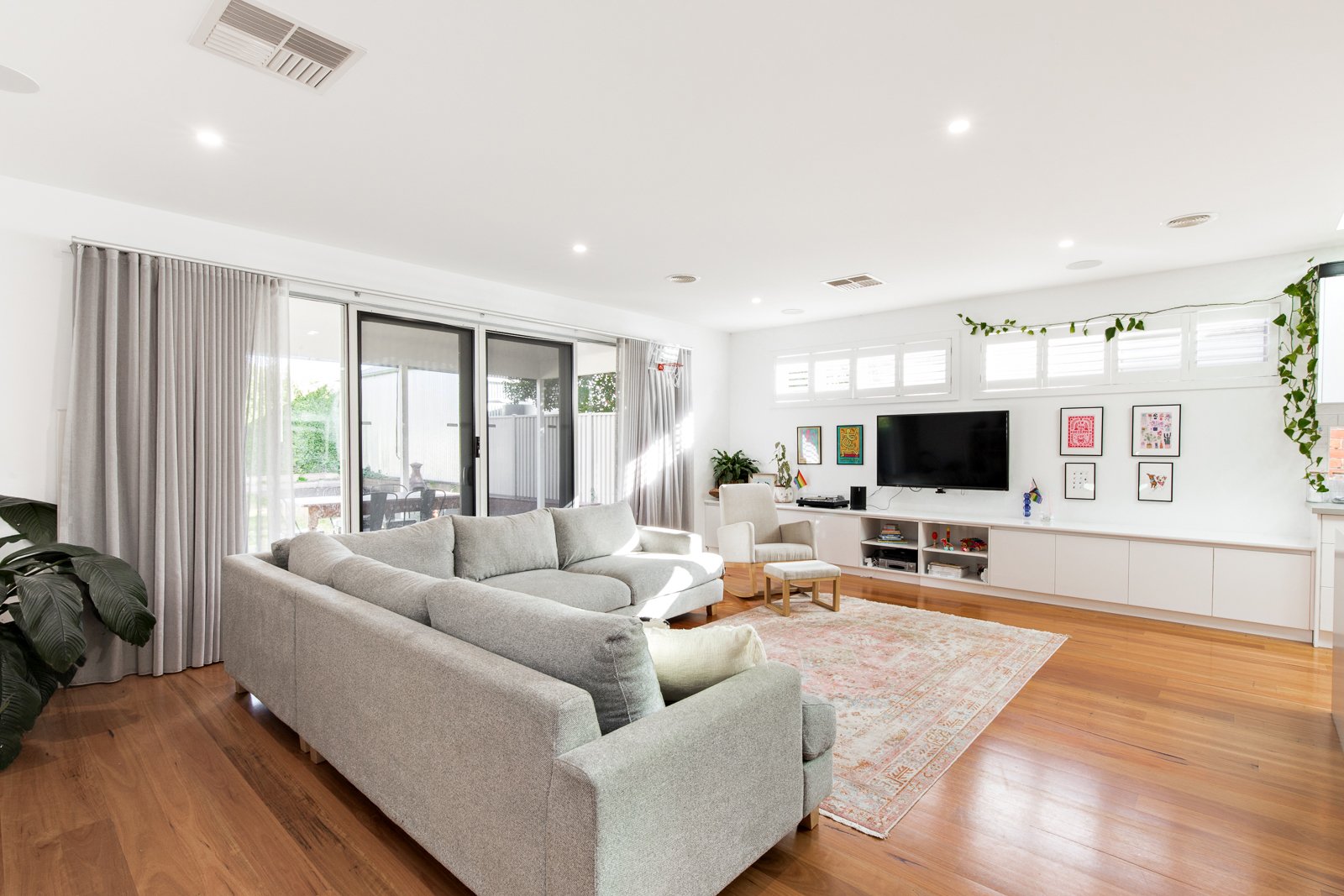 Gallery: 308 Errard Street South
