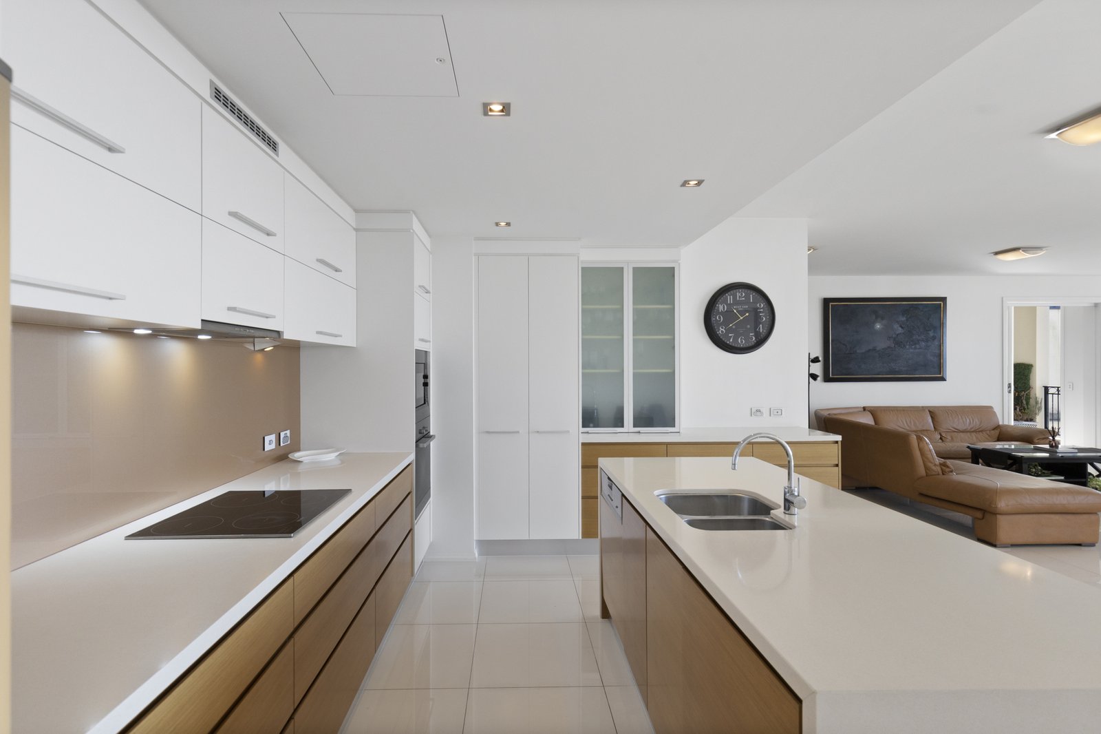 3093/3029 The Boulevarde  CARRARA 3