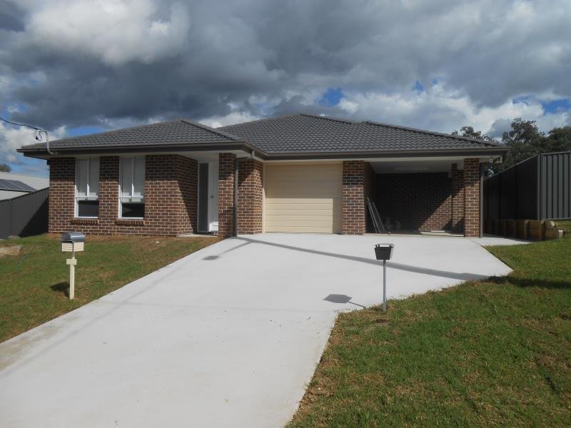 30a Leonora Crescent TAMWORTH 8
