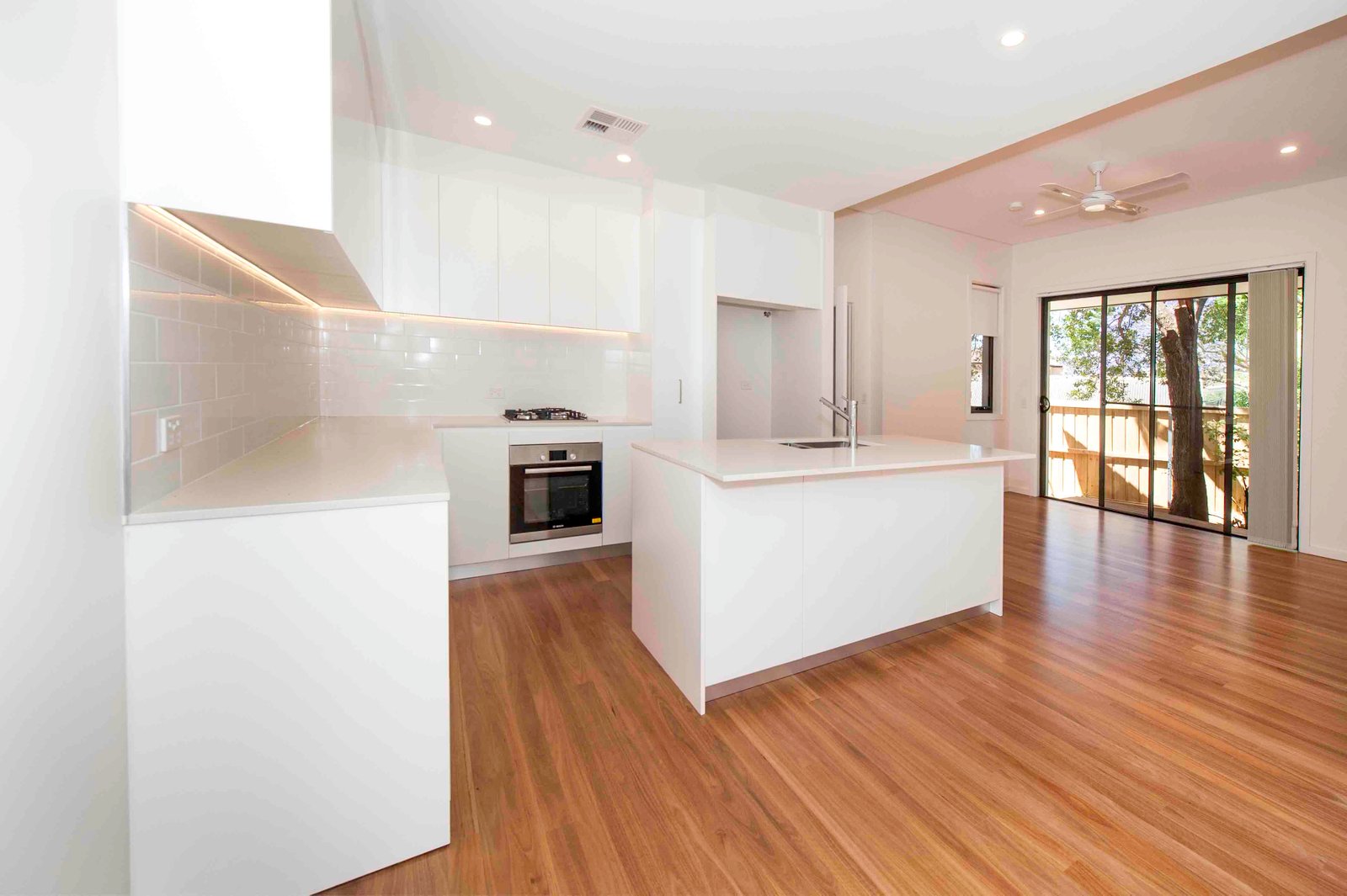 30a Romani Parade MATRAVILLE 2