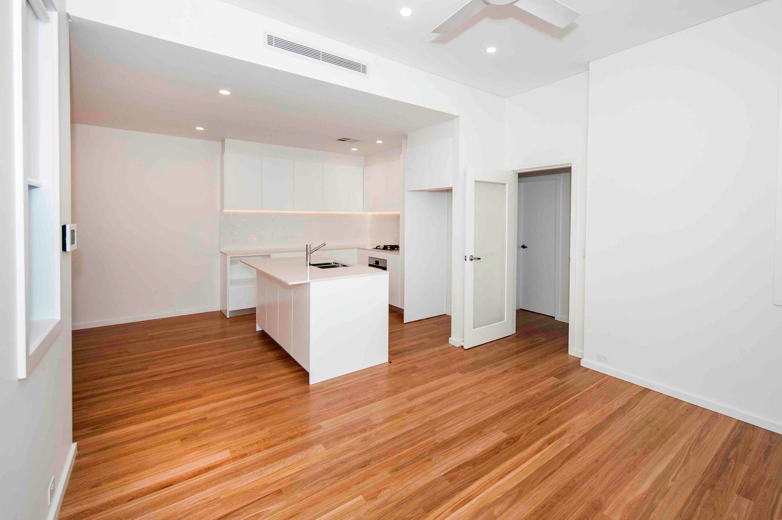 30a Romani Parade MATRAVILLE 3