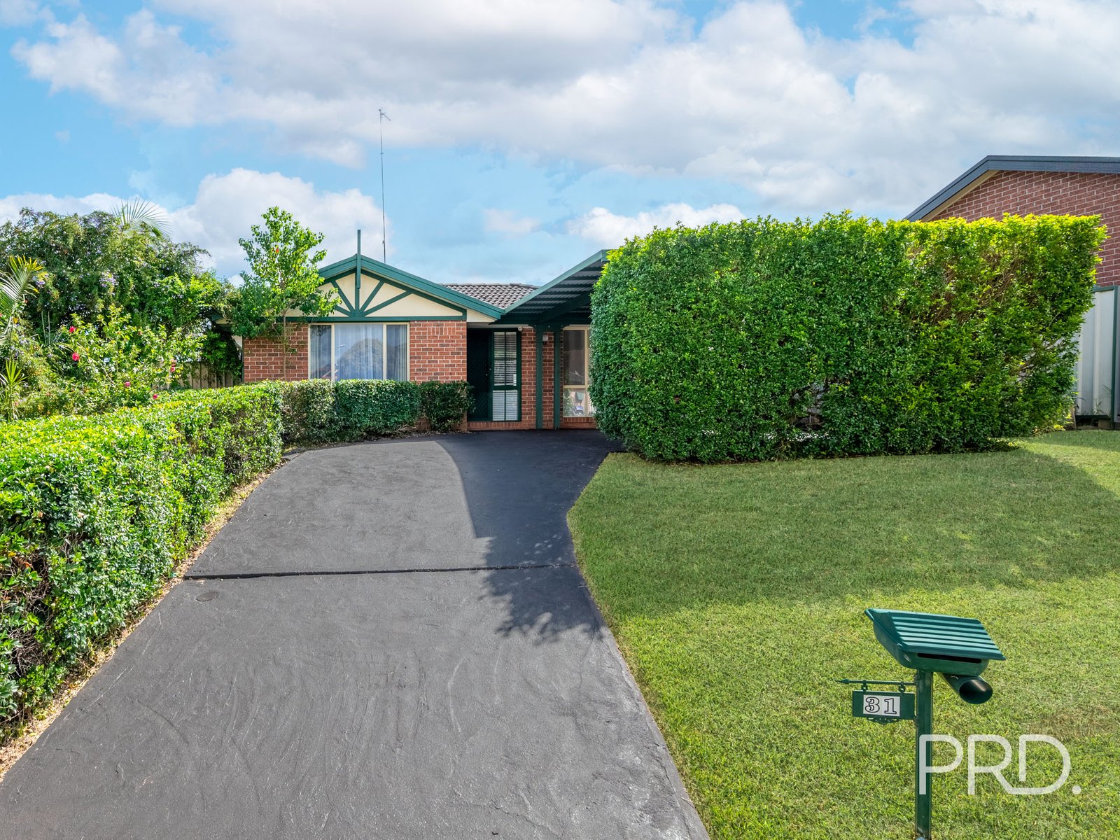 31 Allison Drive GLENMORE PARK 2