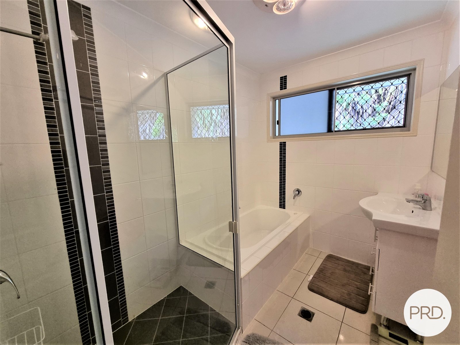 31 Bauhinia Street BOYNE ISLAND 9