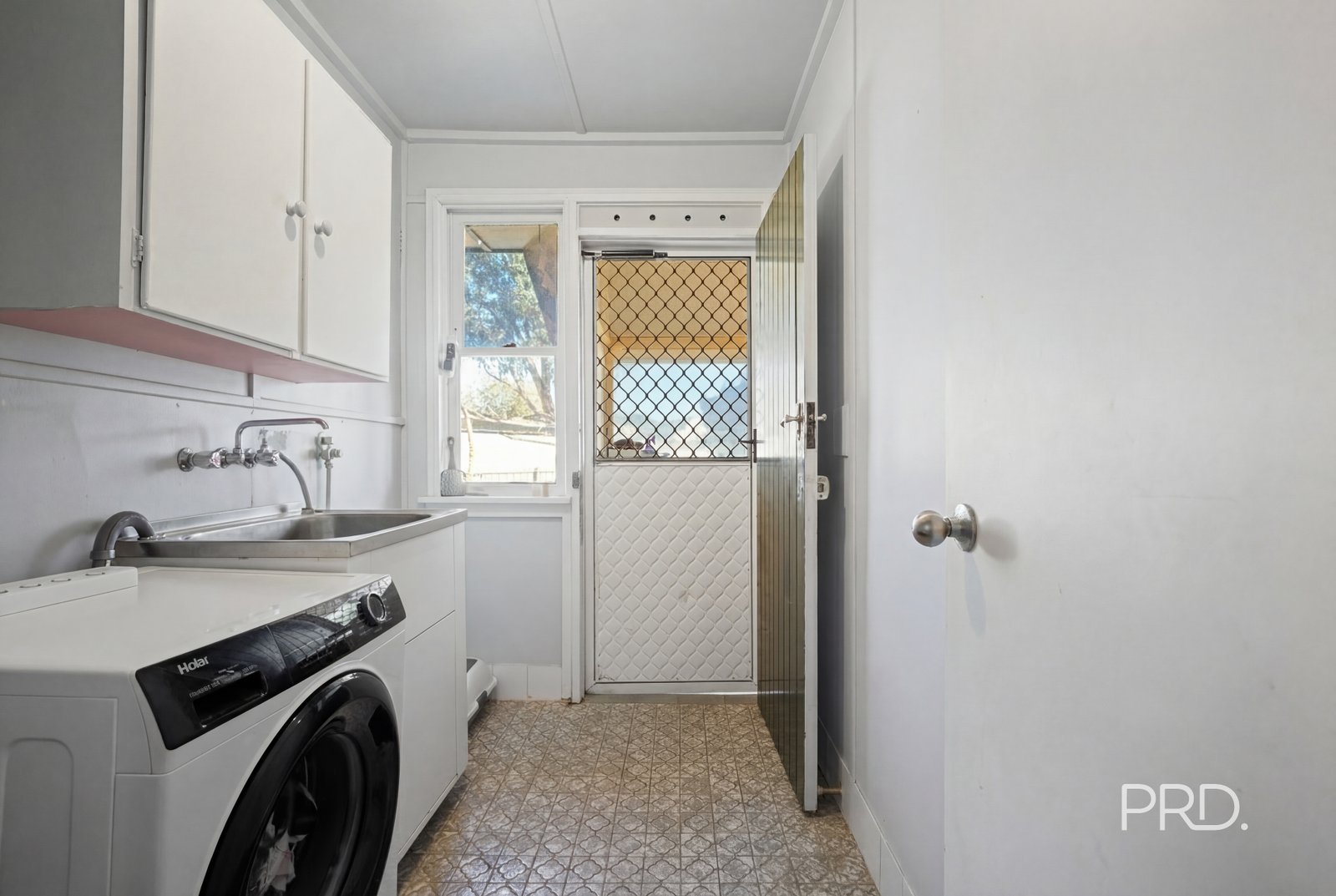 31 Bulolo Street ASHMONT 9