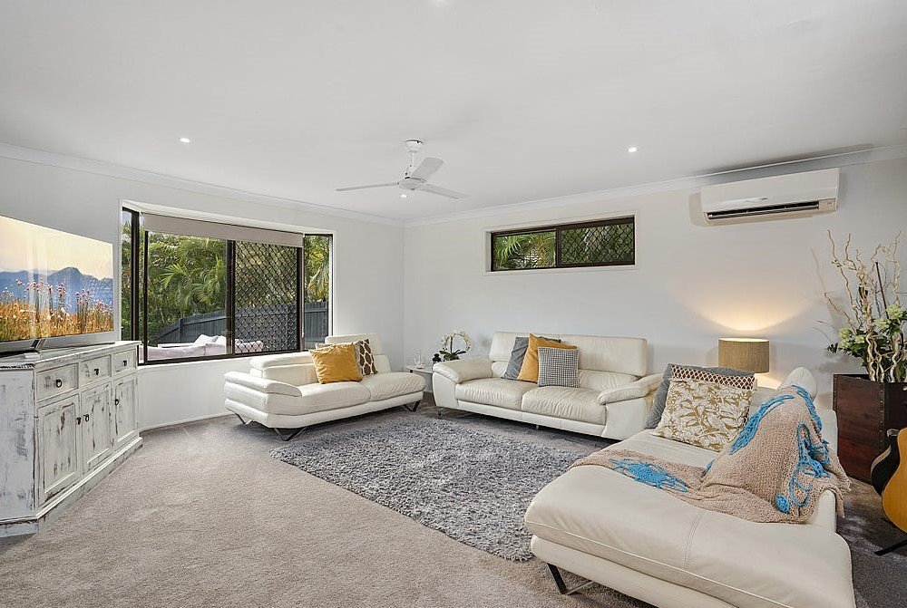 31 Canterbury Chase ASHMORE 2