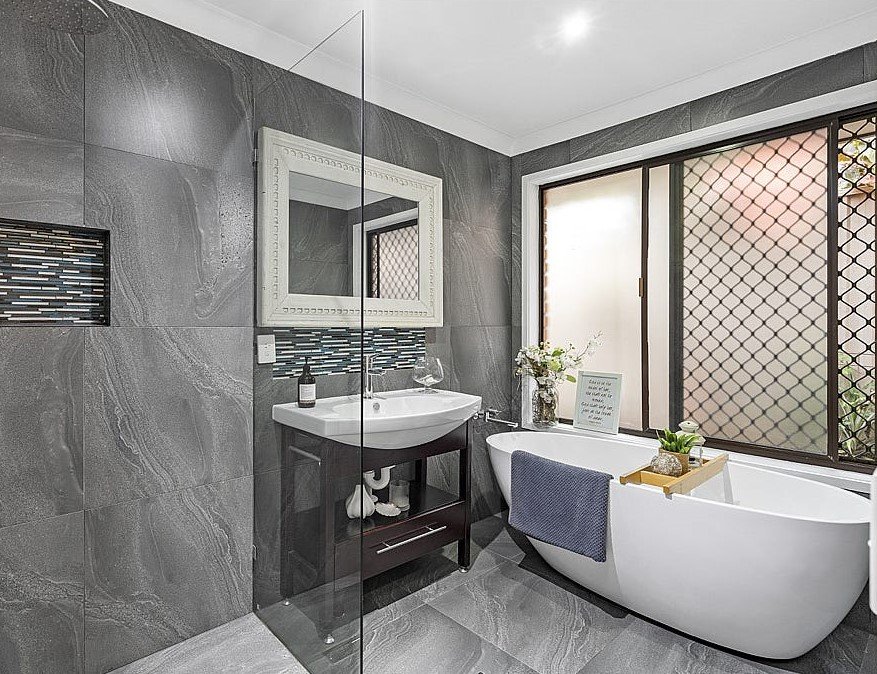 31 Canterbury Chase ASHMORE 11