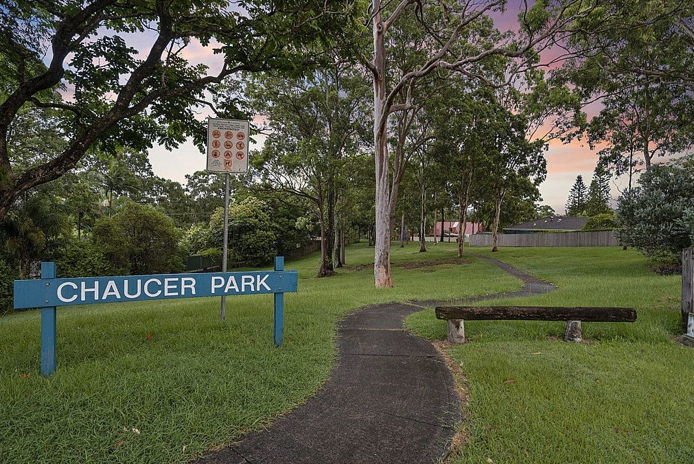 31 Canterbury Chase ASHMORE 14