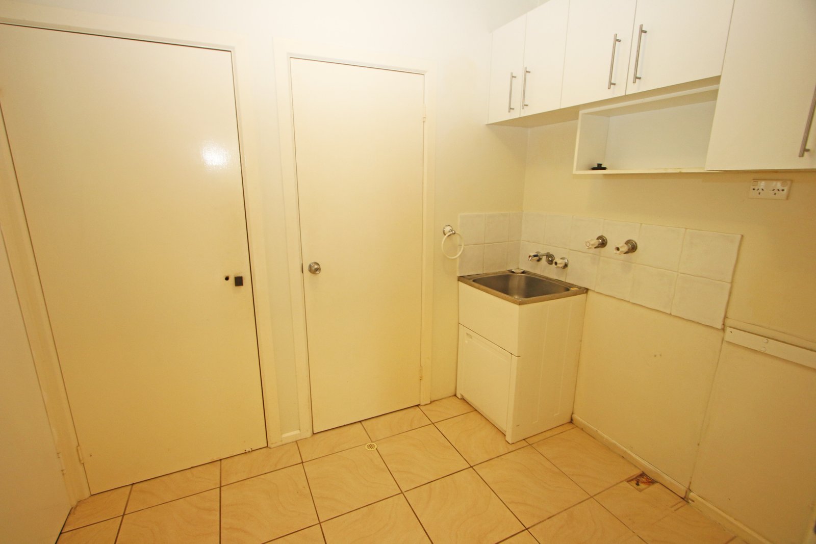 31 Carcoola St.  BENOWA 16