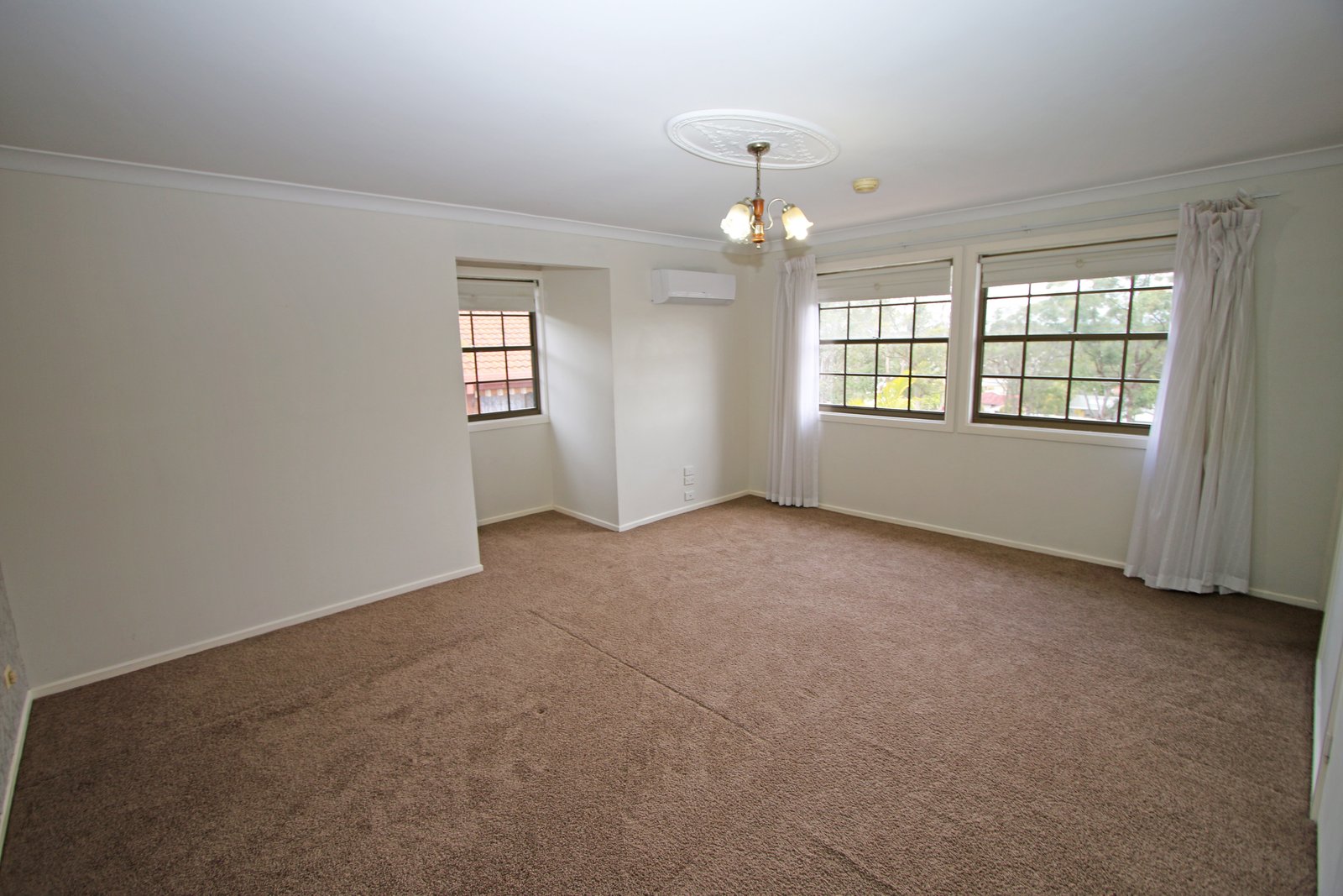 31 Carcoola Street BENOWA 12