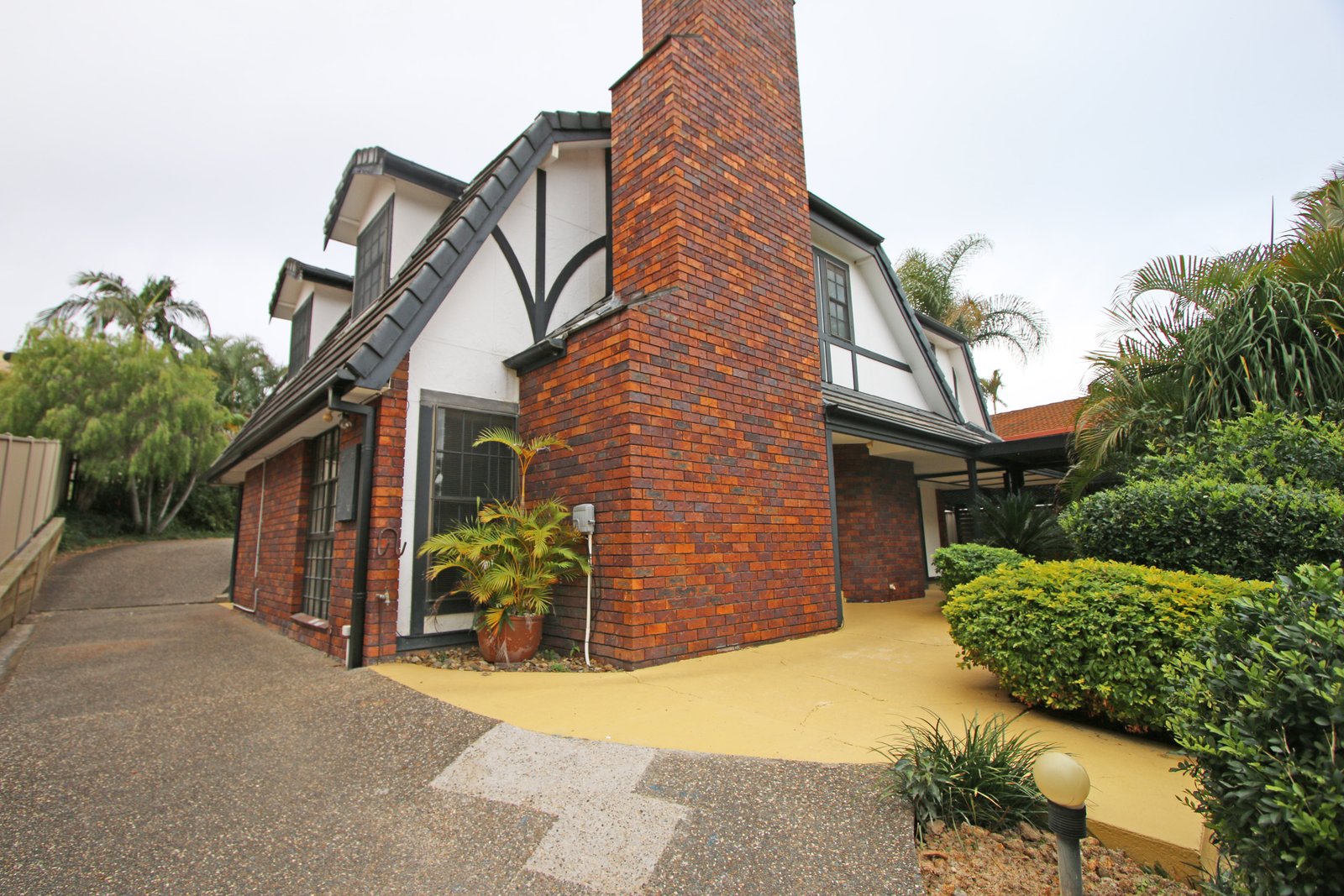 31 Carcoola Street BENOWA 1