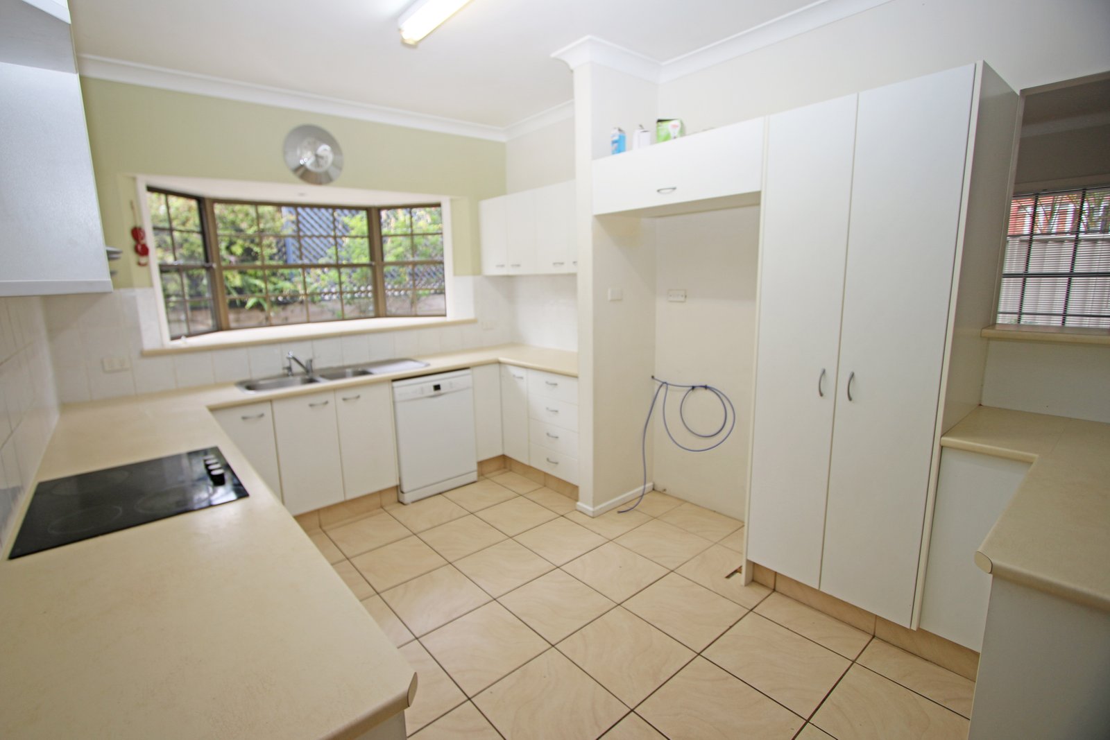 31 Carcoola Street BENOWA 5