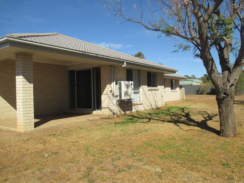31 Carnegie Place TAMWORTH 4