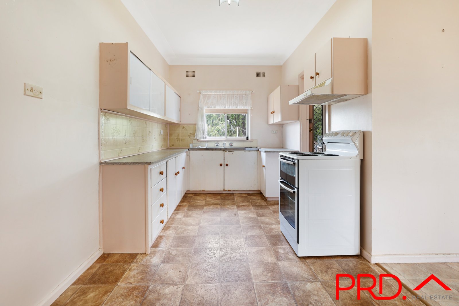 31 Churchill Street TAMWORTH 5