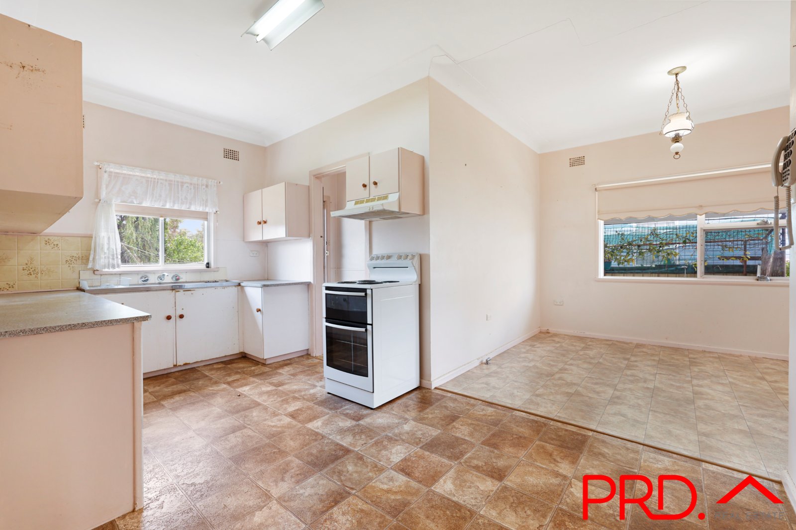 31 Churchill Street TAMWORTH 6