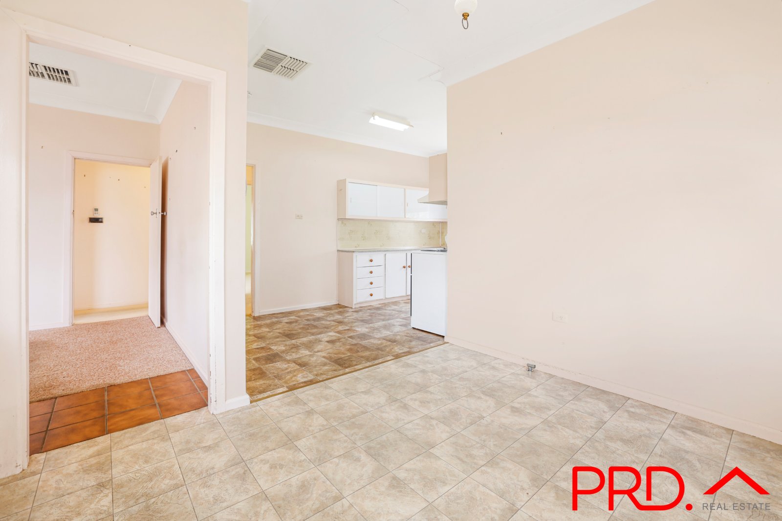 31 Churchill Street TAMWORTH 7