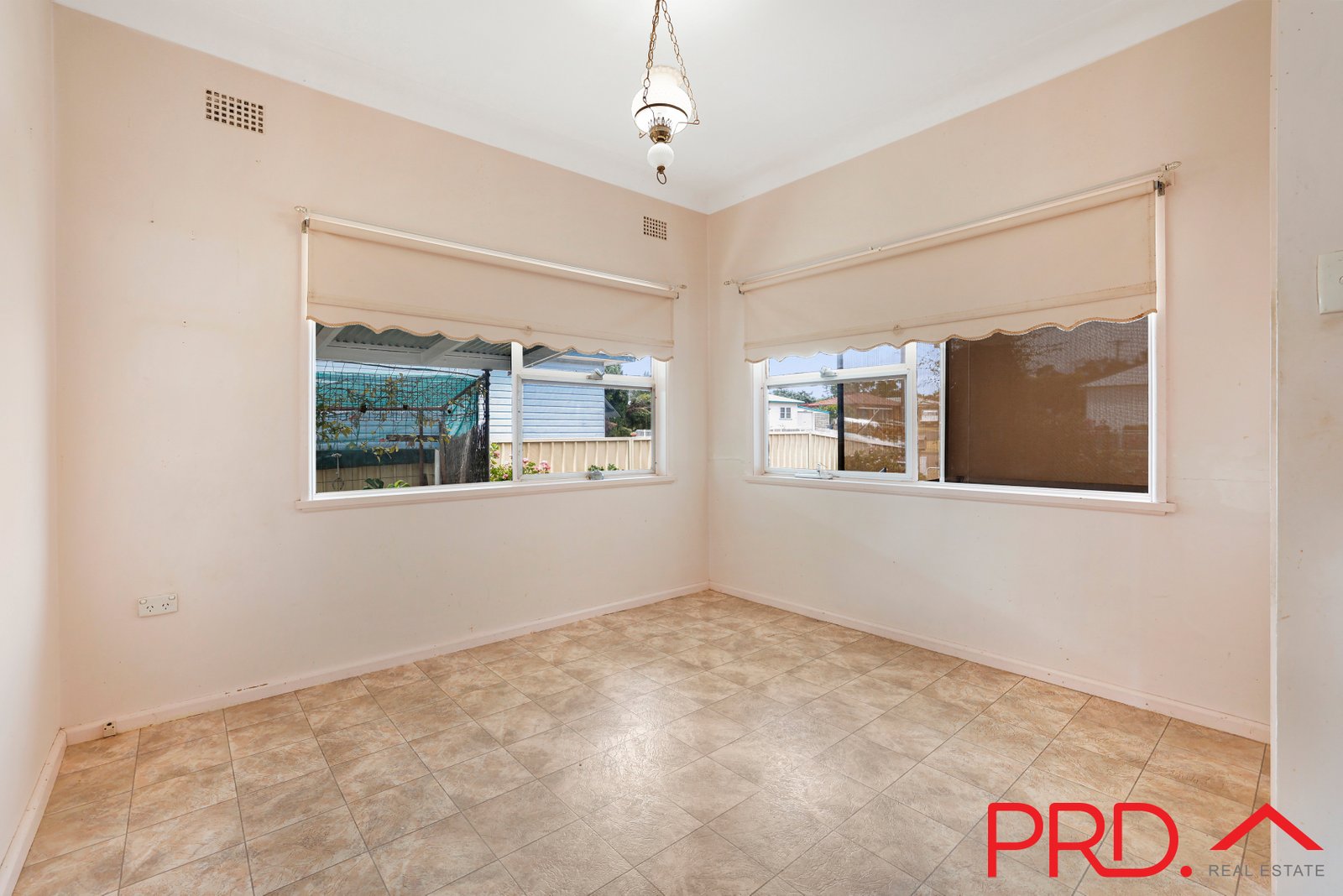 31 Churchill Street TAMWORTH 8