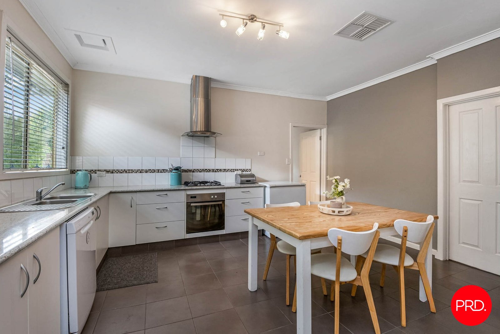 31 Danson Avenue KANGAROO FLAT 2