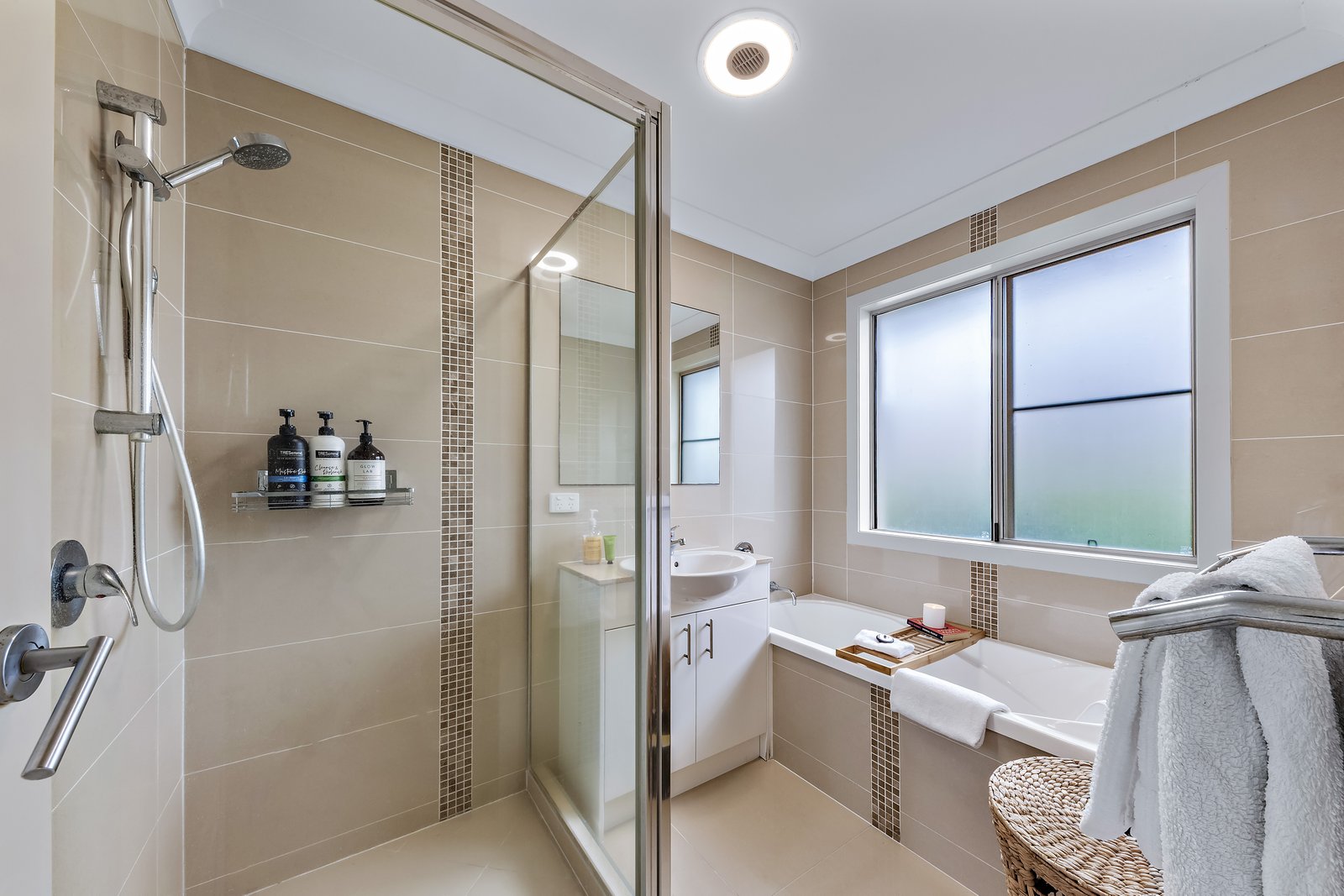 31 Endeavour Cct  CANNONVALE 7