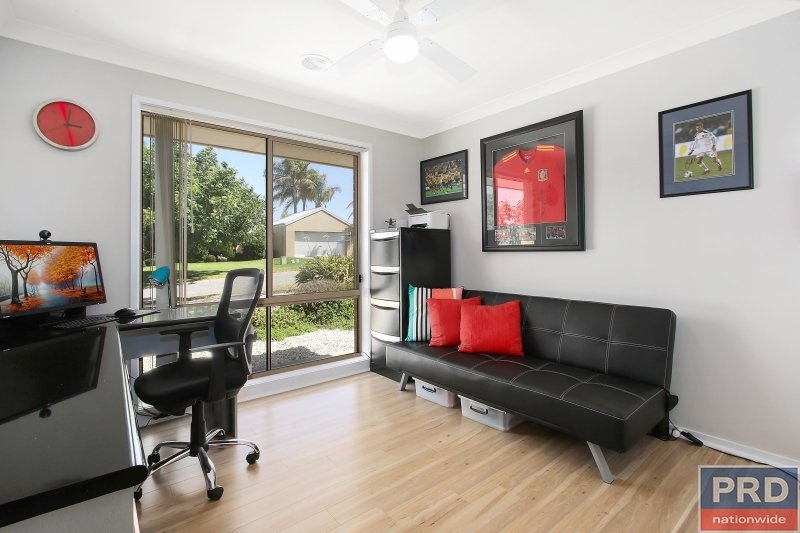 31 Fairbairn Street GLENROY 12