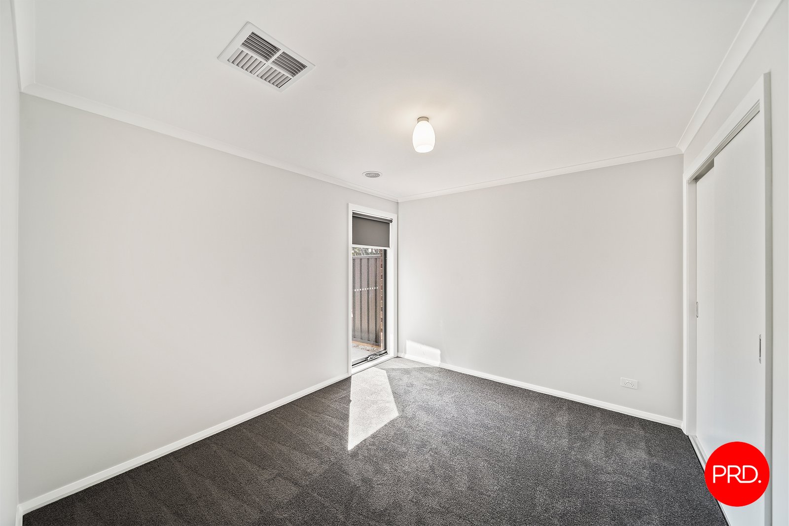 31 Friswell Avenue FLORA HILL 8