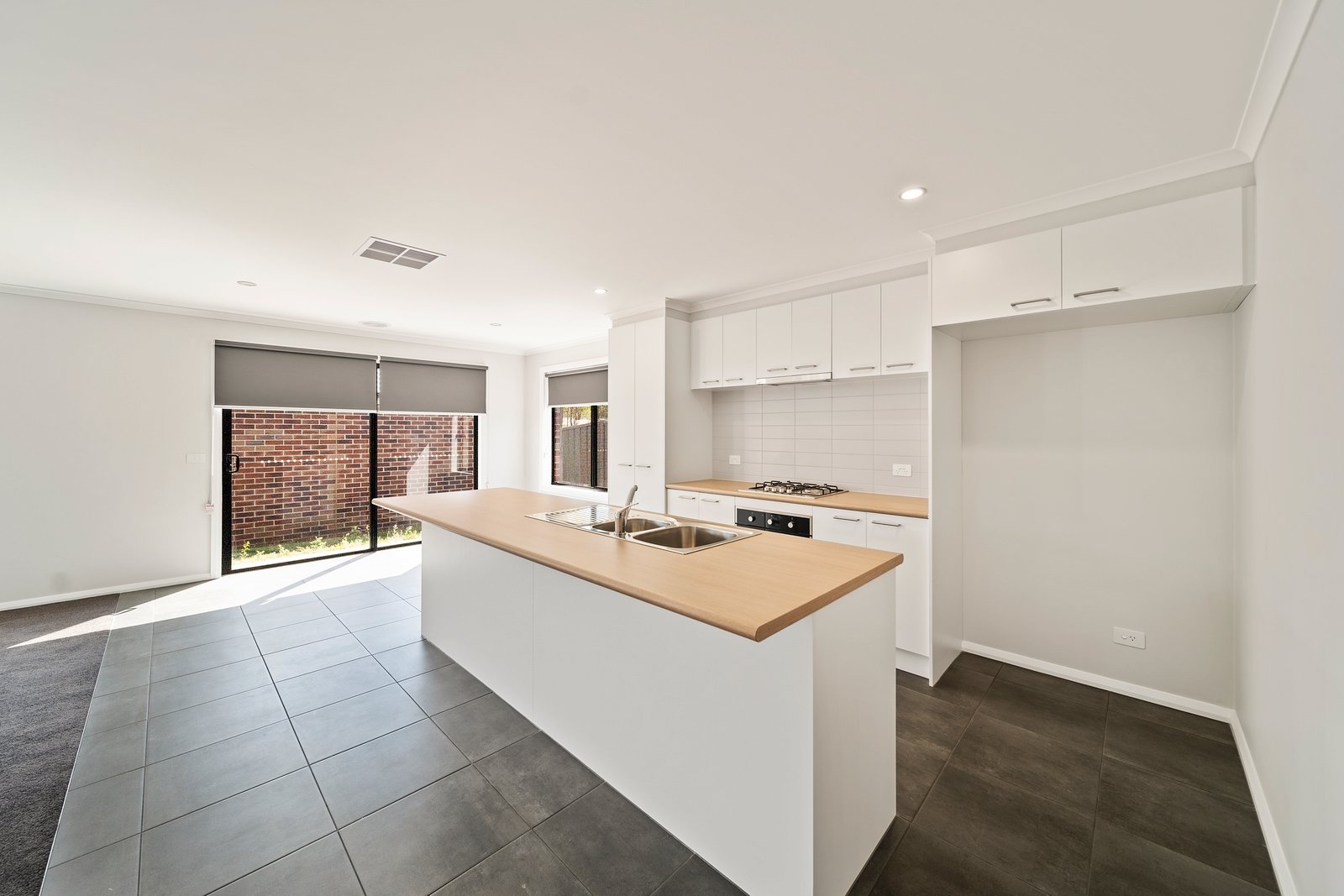 31 Friswell Avenue FLORA HILL 3