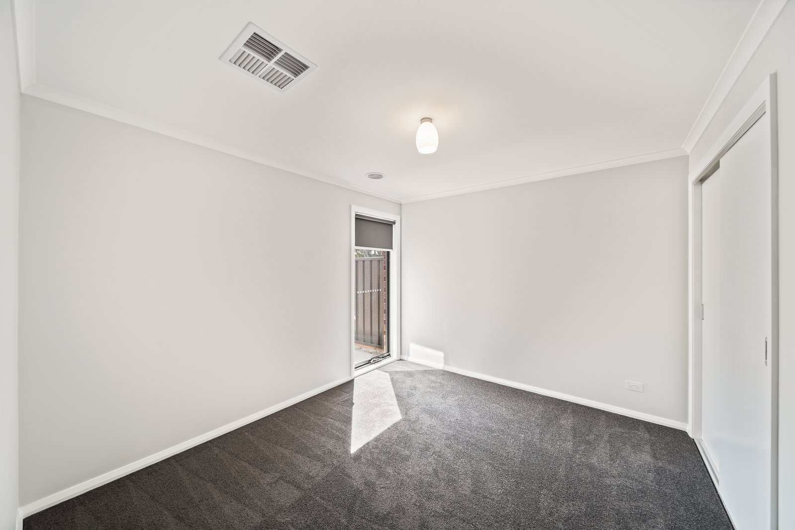 31 Friswell Avenue FLORA HILL 8