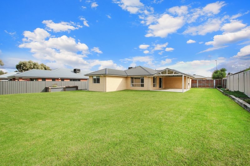 31 Gabrielle Court LAVINGTON 13