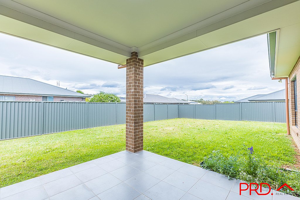 31 Grand Meadows Drive TAMWORTH 13