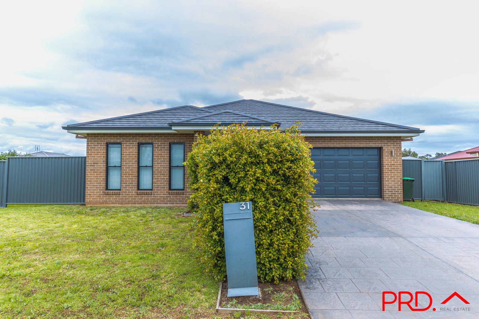 31 Grand Meadows Drive TAMWORTH 1