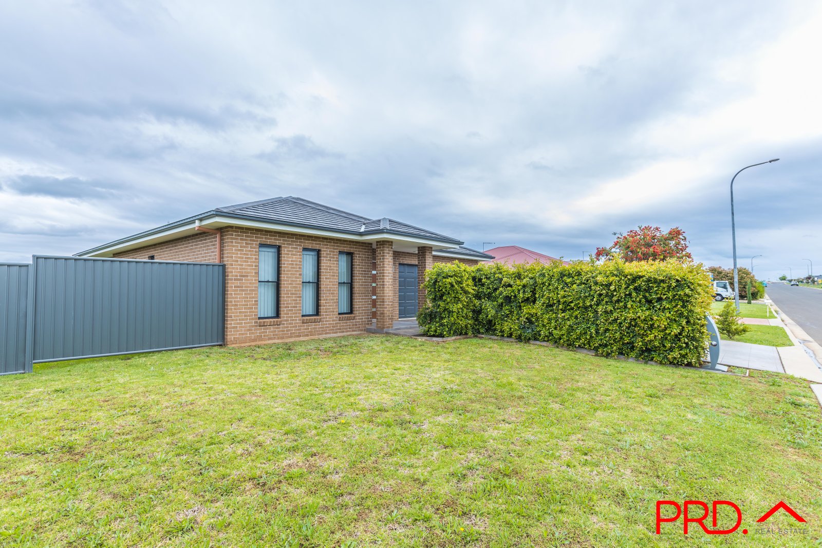 31 Grand Meadows Drive TAMWORTH 2