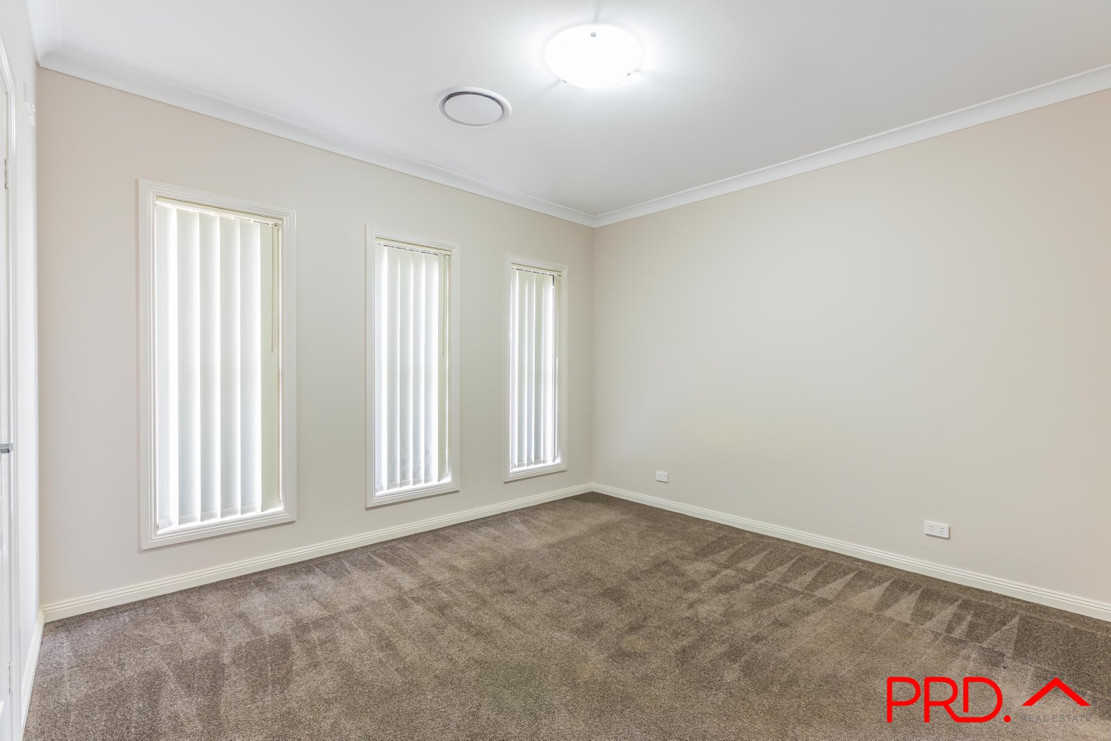 31 Grand Meadows Drive TAMWORTH 4