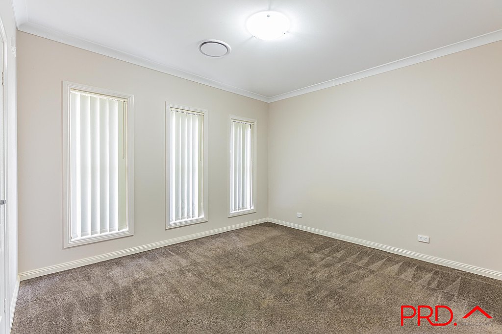 31 Grand Meadows Drive TAMWORTH 4