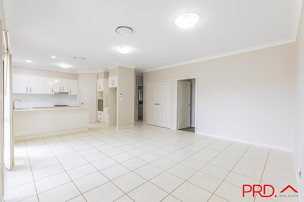 31 Grand Meadows Drive TAMWORTH 8