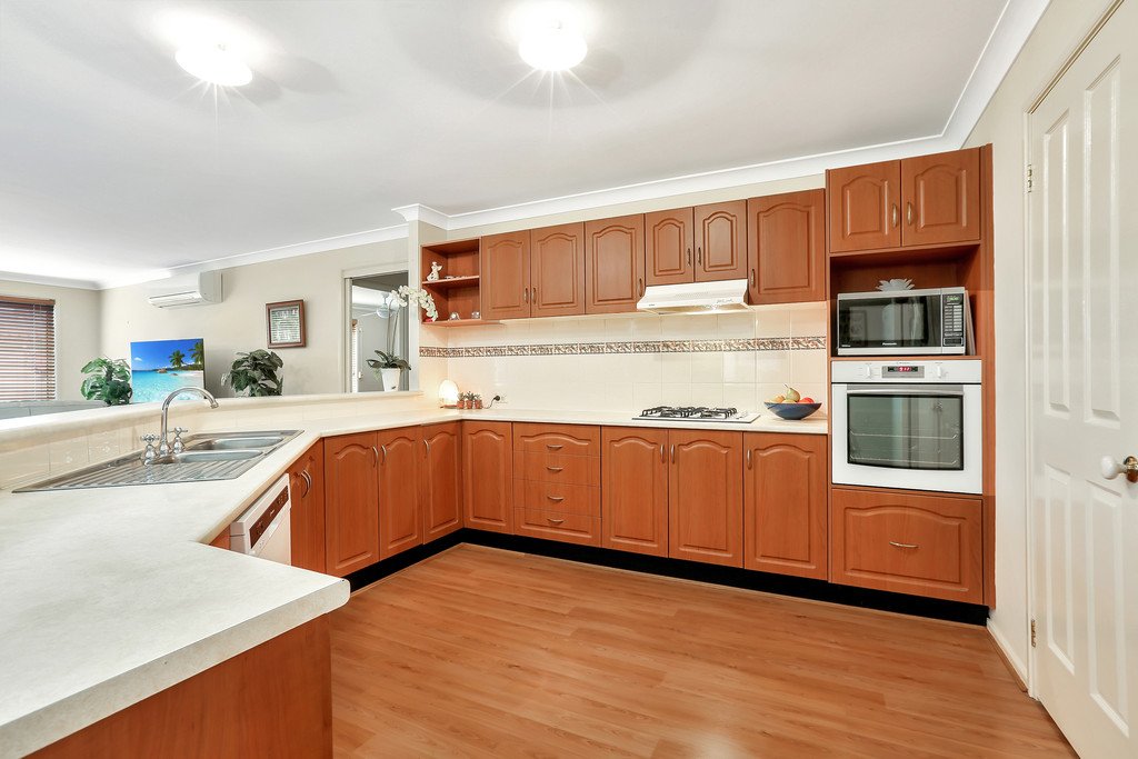 31 Karriewood Circuit HORSLEY 3