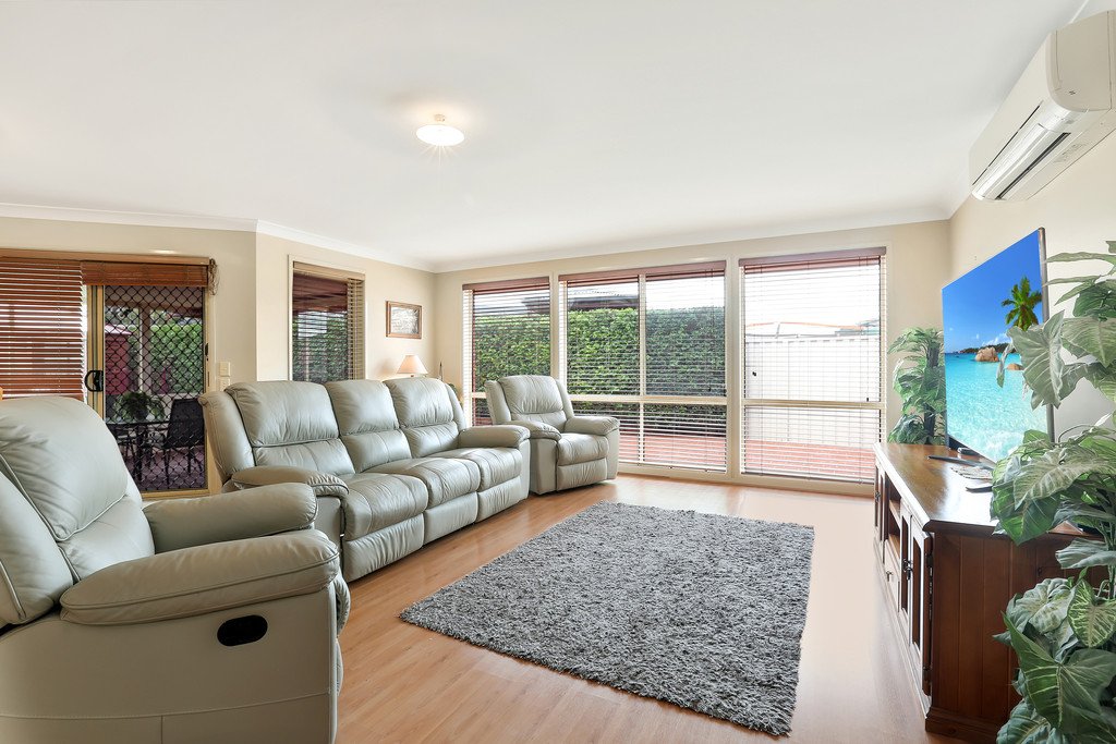 31 Karriewood Circuit HORSLEY 4