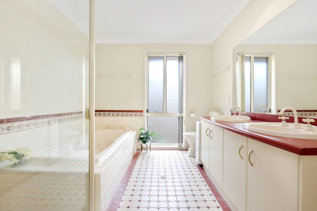 31 Karriewood Circuit HORSLEY 6