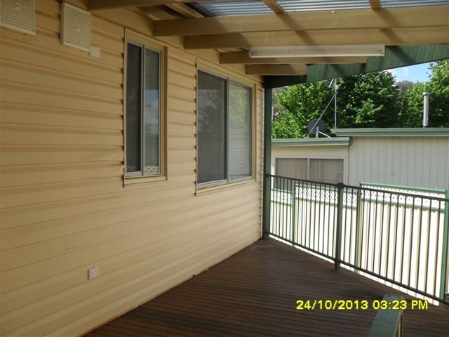 31 Kinred Street TUMUT 6