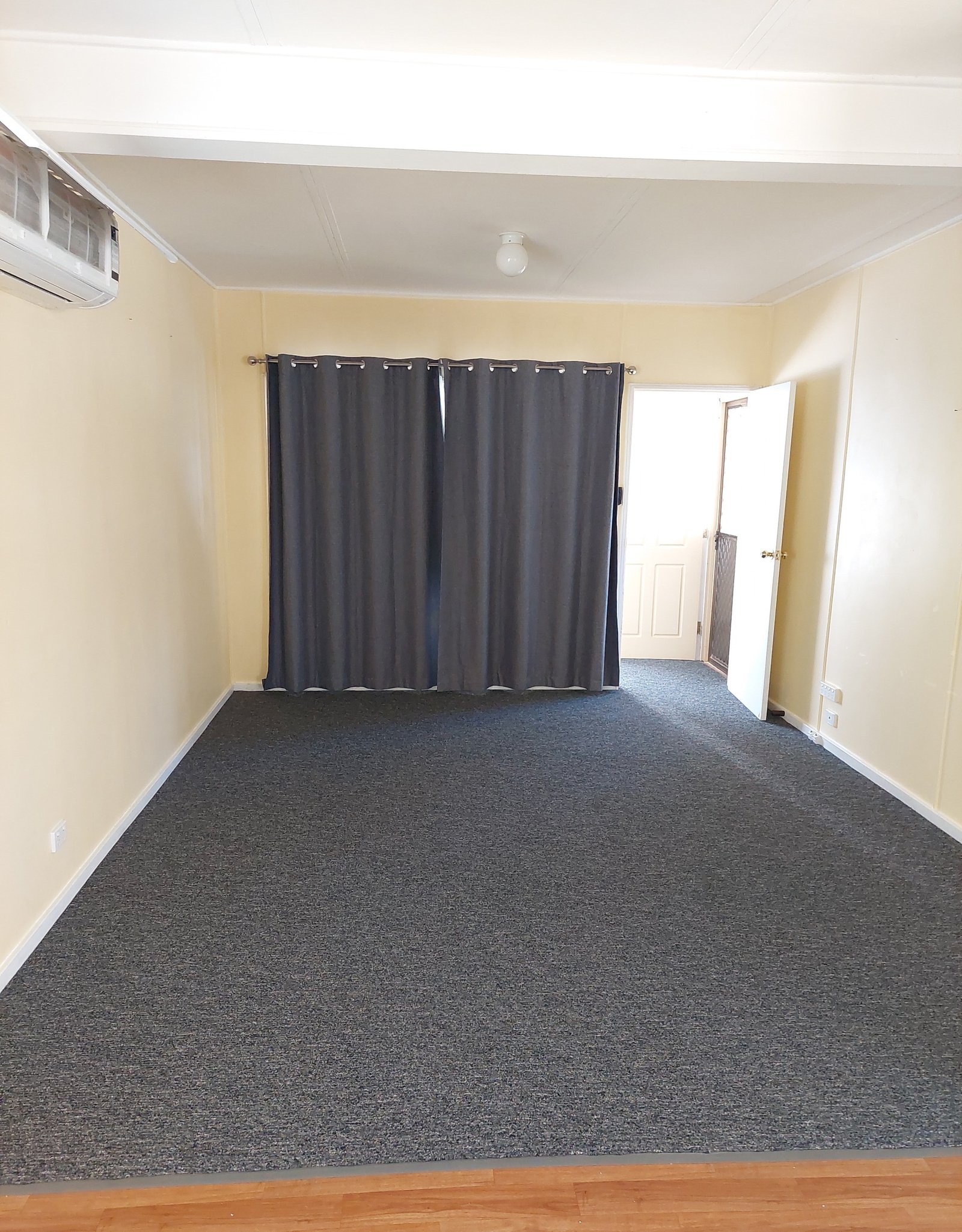 31 Kinred Street TUMUT 8