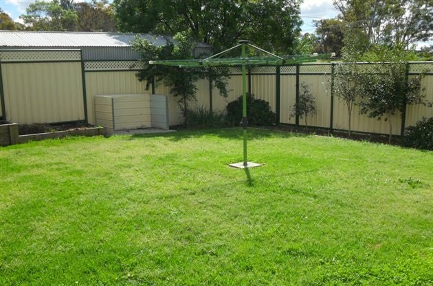 31 Kinred Street TUMUT 12