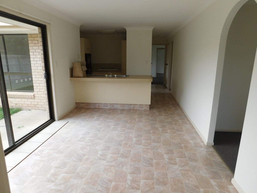 31 Lakeridge Drive VARSITY LAKES 3