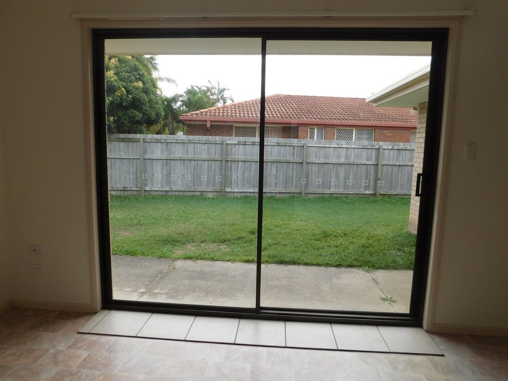 31 Lakeridge Drive VARSITY LAKES 5