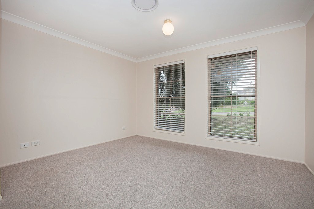 31 Lemonwood Circuit THORNTON 12
