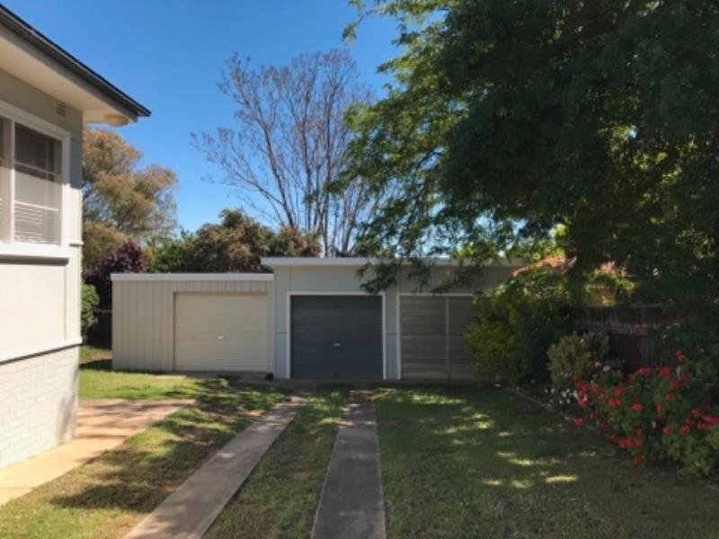 31 Levien Avenue TAMWORTH 8